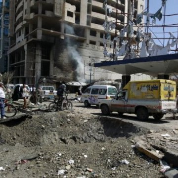 آلاف الیمنیین عالقون جراء المراقبة المشددة المفروضة من التحالف على العاصمة صنعاء