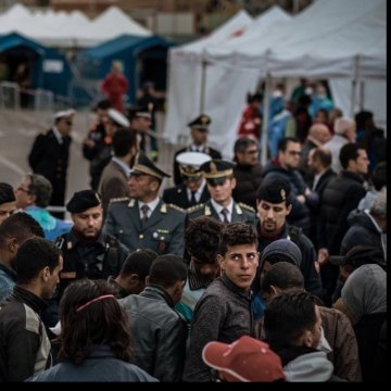 تضاعف عدد الأطفال غیر المصحوبین أو المنفصلین عن ذویهم الذین وصلوا إلى إیطالیا عبر البحر فی عام 2016