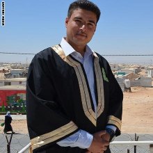   - أول خریج جامعی من مخیم الزعتری: الفرحة ناقصة.. وأساعد مجتمعی بتعلیم الأطفال