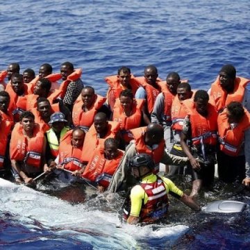 Hundreds rescued from overcrowded migrant boats in Med