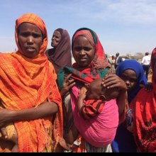  S-ZA-united-nations - ‘The world must act now to stop this,’ UN chief Guterres says on visit to drought-hit Somalia [Women displaced by drought waiting to meet Secretary-General António Guterres during his visit to Baidoa, Somalia, where the focus was on fam